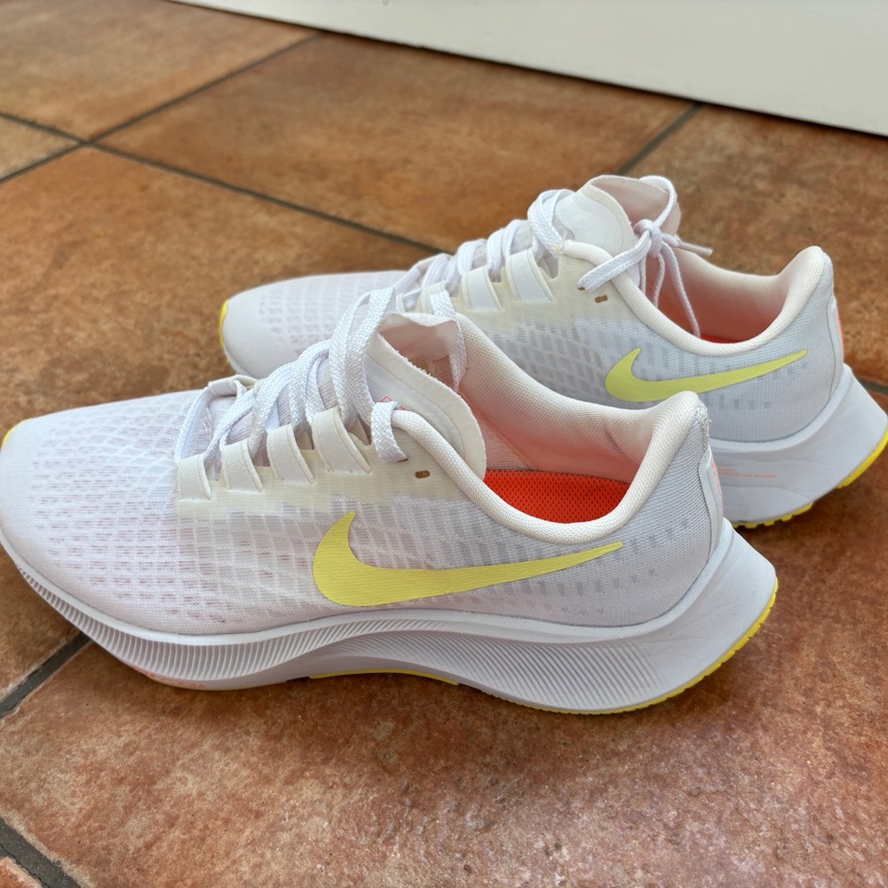 Nike Air Zoom Pegasus 37 EUC women’s SIZE 8